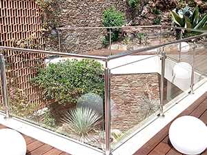 garde-corps terrasse en verre sur poteaux en acier inoxydable garde-corps terrasse en verre sur poteaux en acier inoxydable